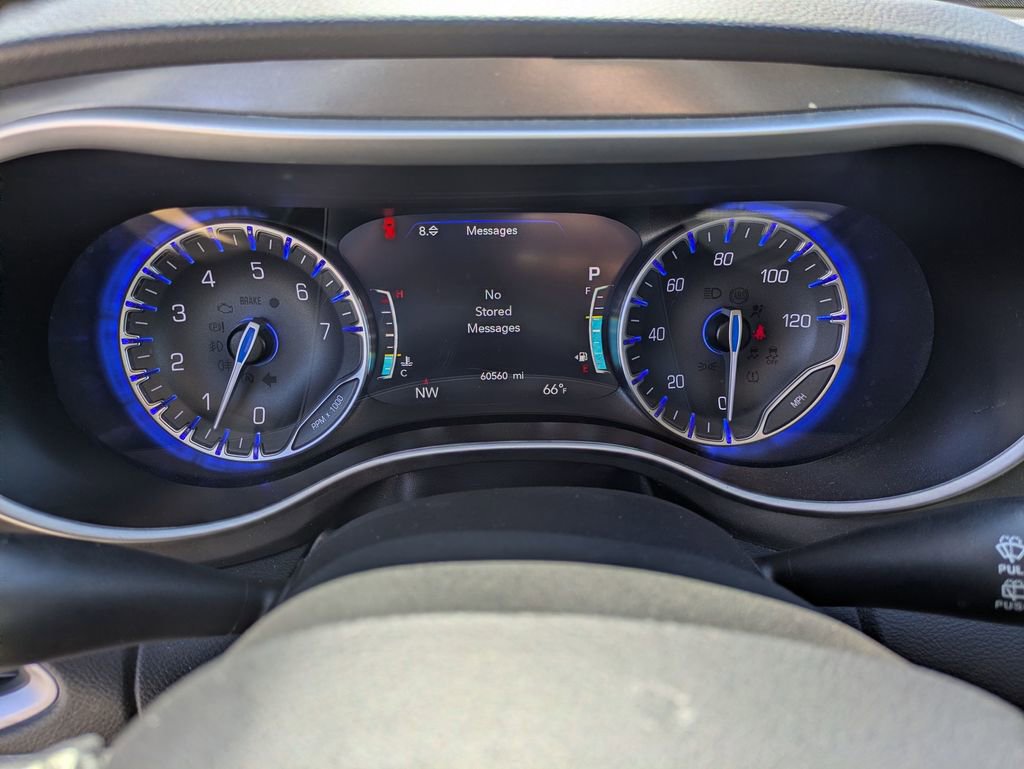 Used 2024 Chrysler Pacifica Touring-L image 17