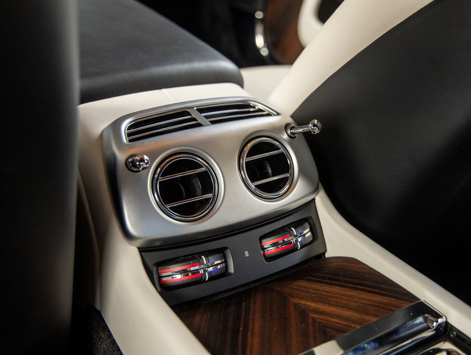 Used 2019 Rolls-Royce Wraith RWD image 38