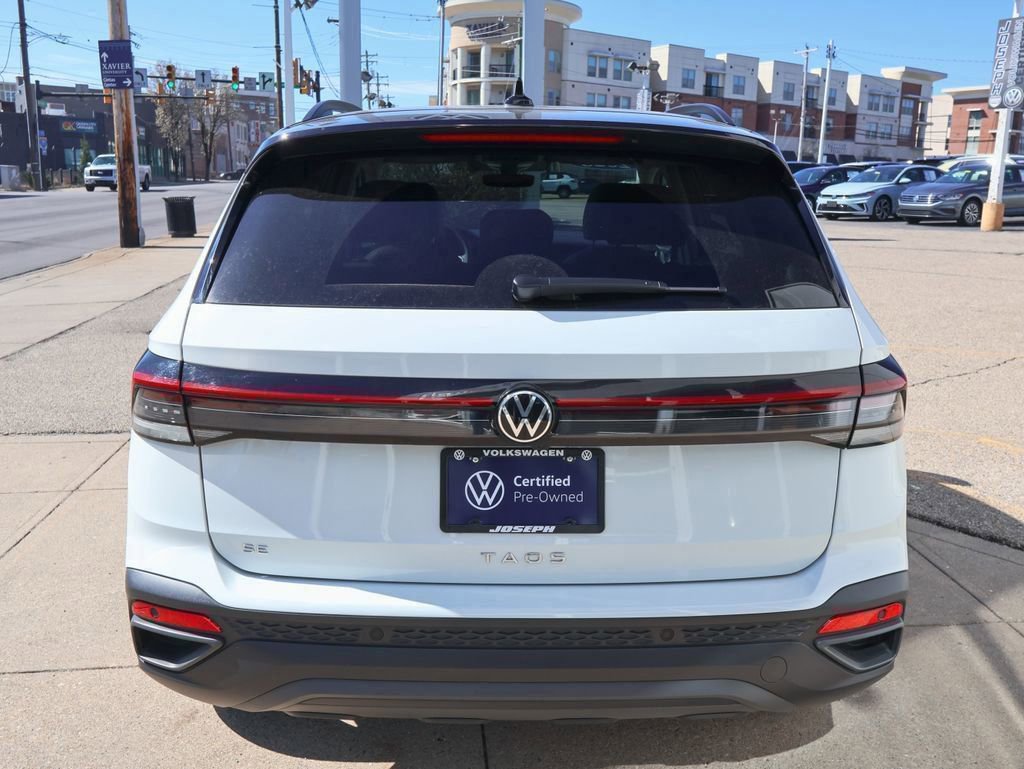 Certified 2025 Volkswagen Taos SE FWD image 4