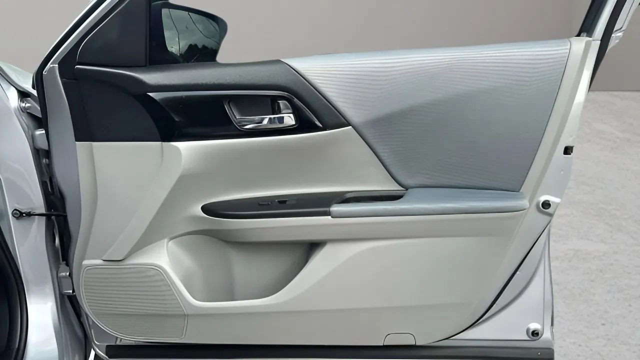 Used 2017 Honda Accord LX image 28