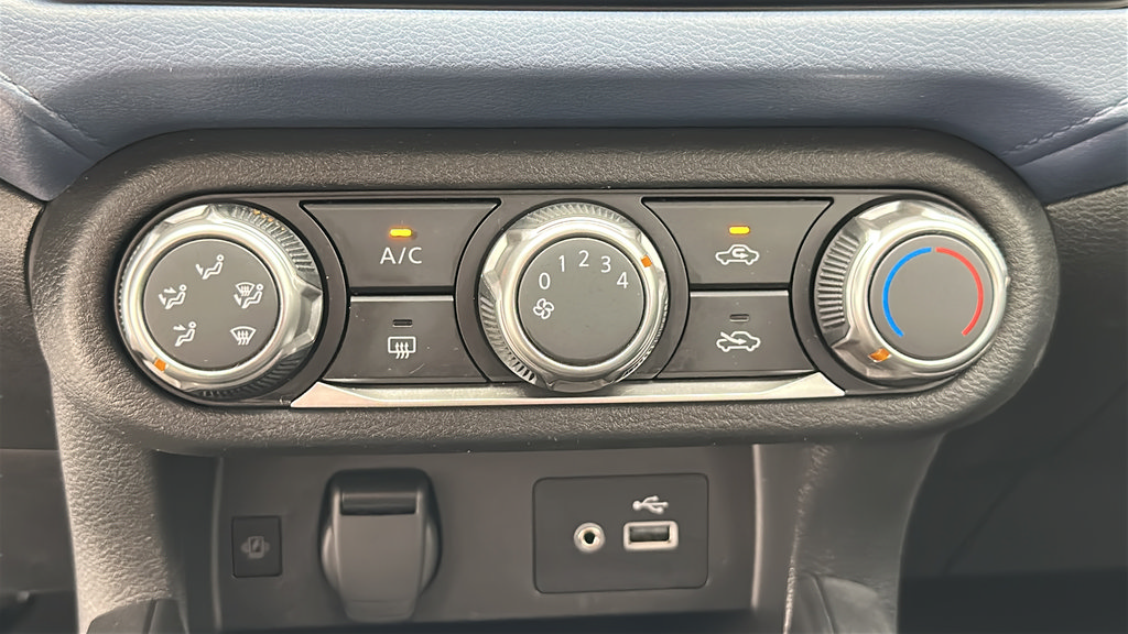Used 2025 Nissan Versa SV FWD image 18