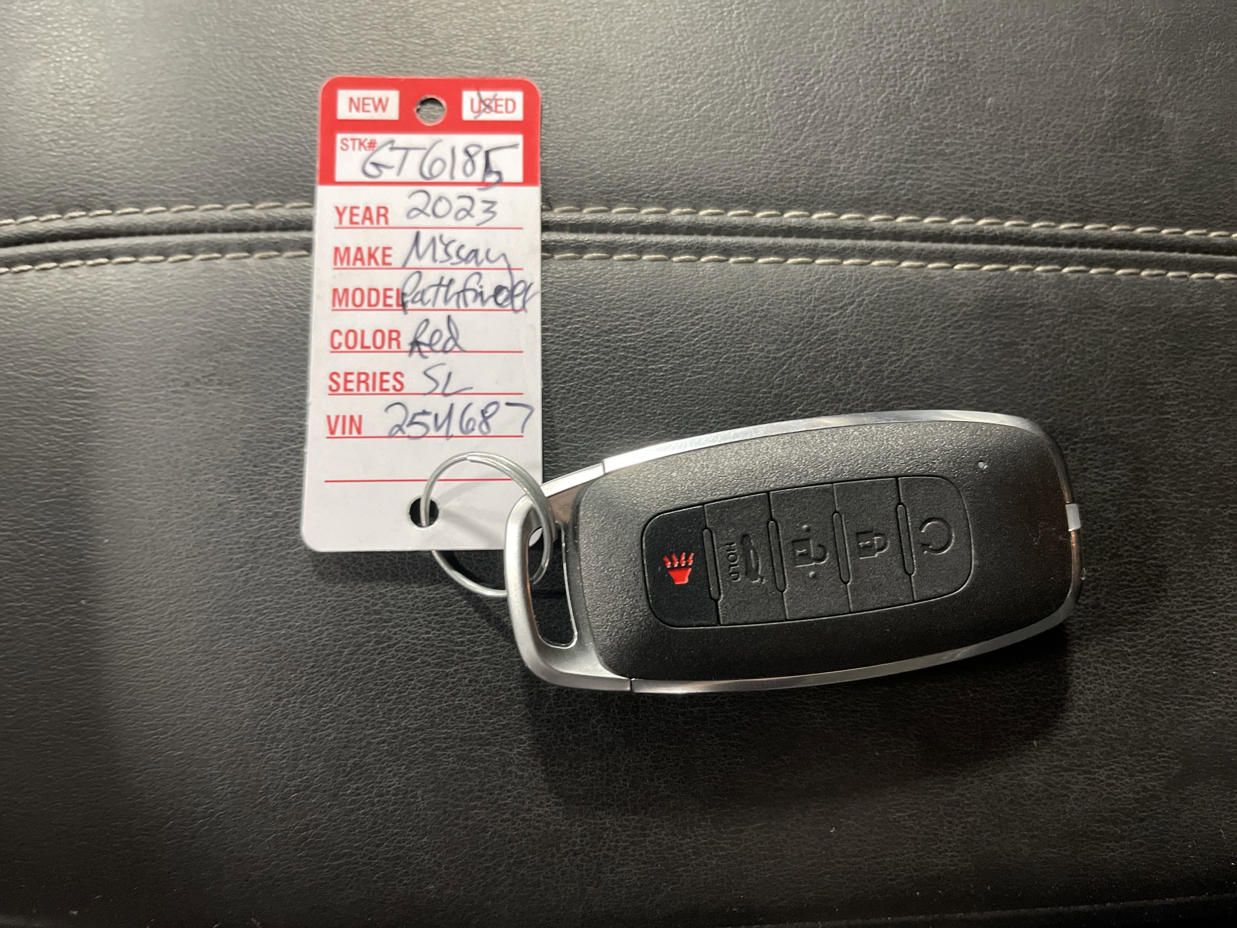 Used 2023 Nissan Pathfinder SL w/ Black Appearance Package image 22