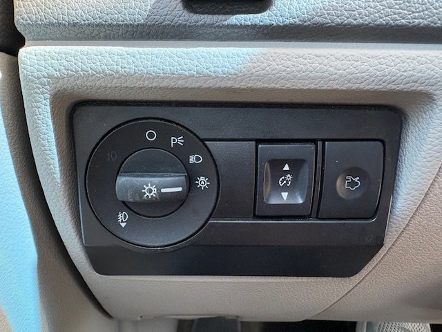 Used 2012 Ford Fusion SE FWD image 17