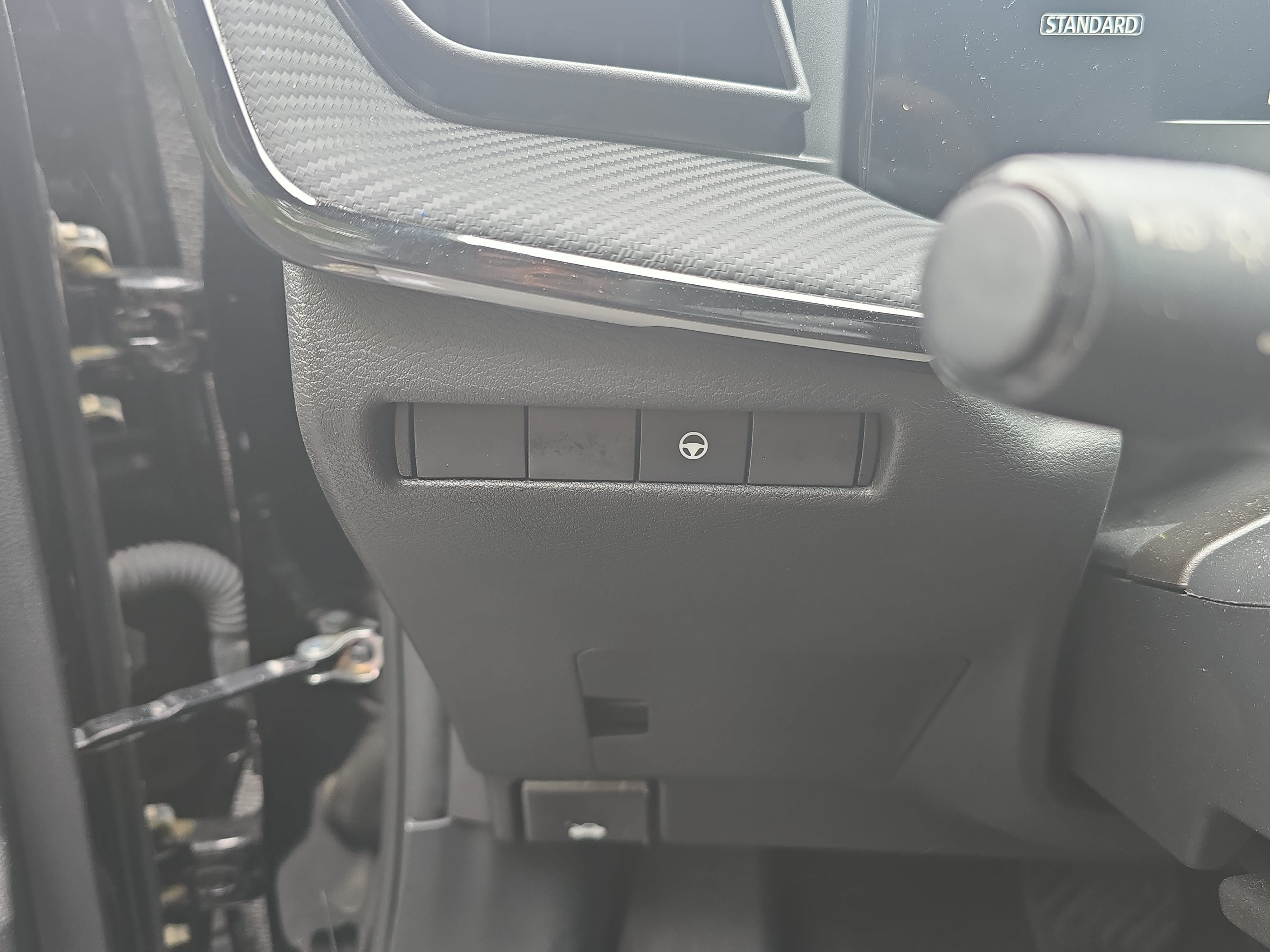 Used 2025 Nissan Kicks SR AWD/4WD image 26