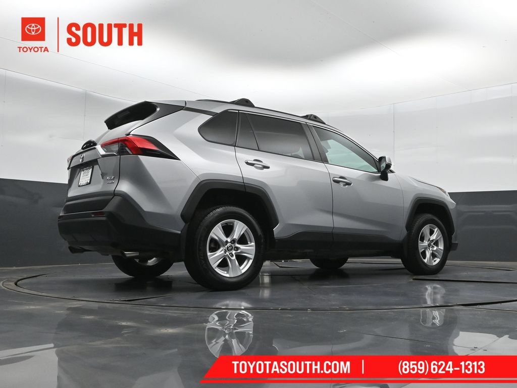 Used 2021 Toyota RAV4 XLE AWD/4WD image 35