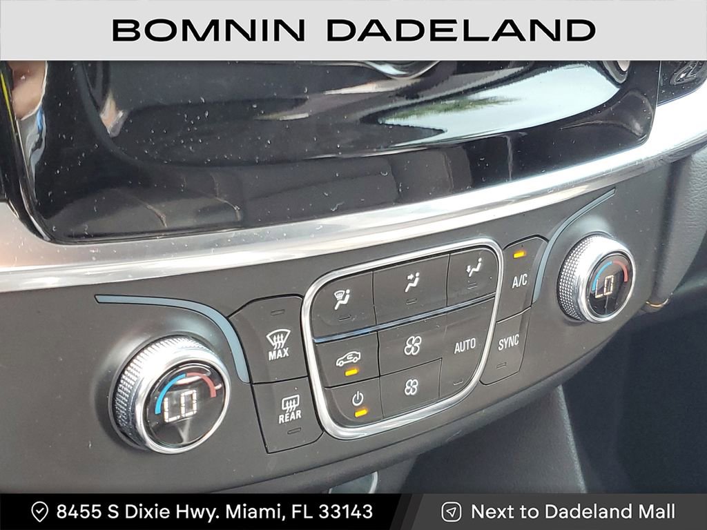 Used 2021 Chevrolet Traverse LT image 25