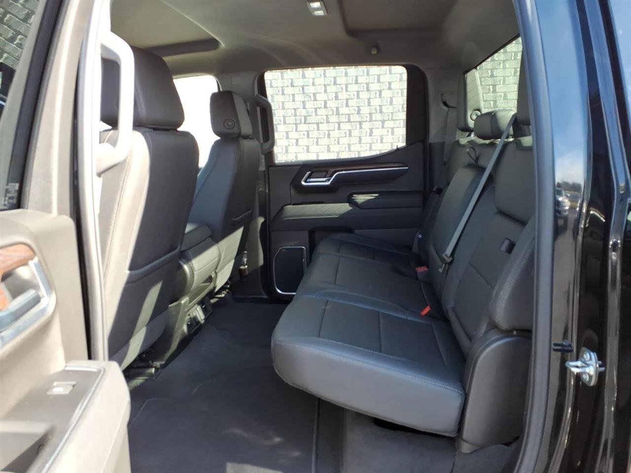 Used 2025 GMC Sierra 1500 SLT image 13