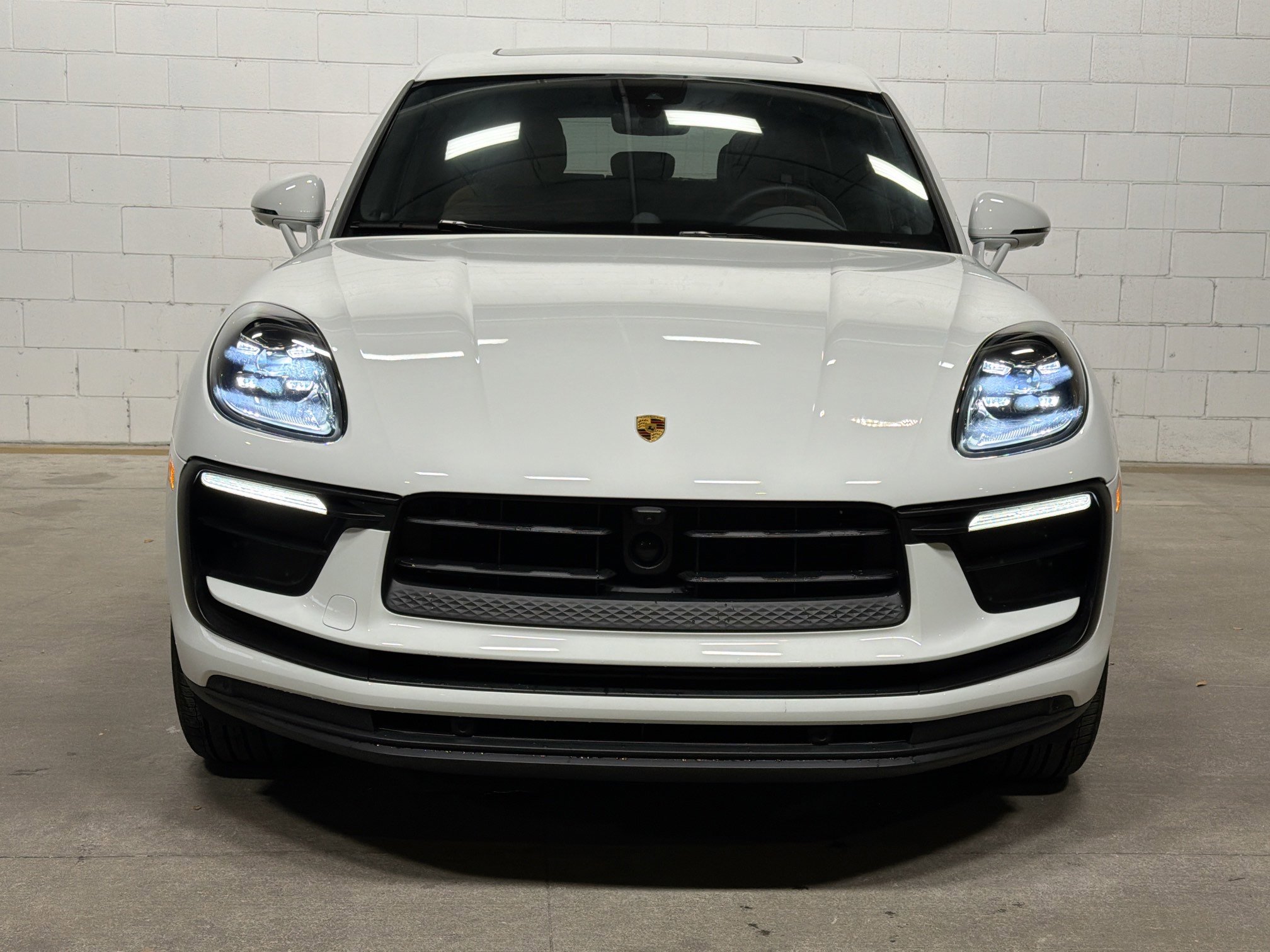 Certified 2025 Porsche Macan image 9