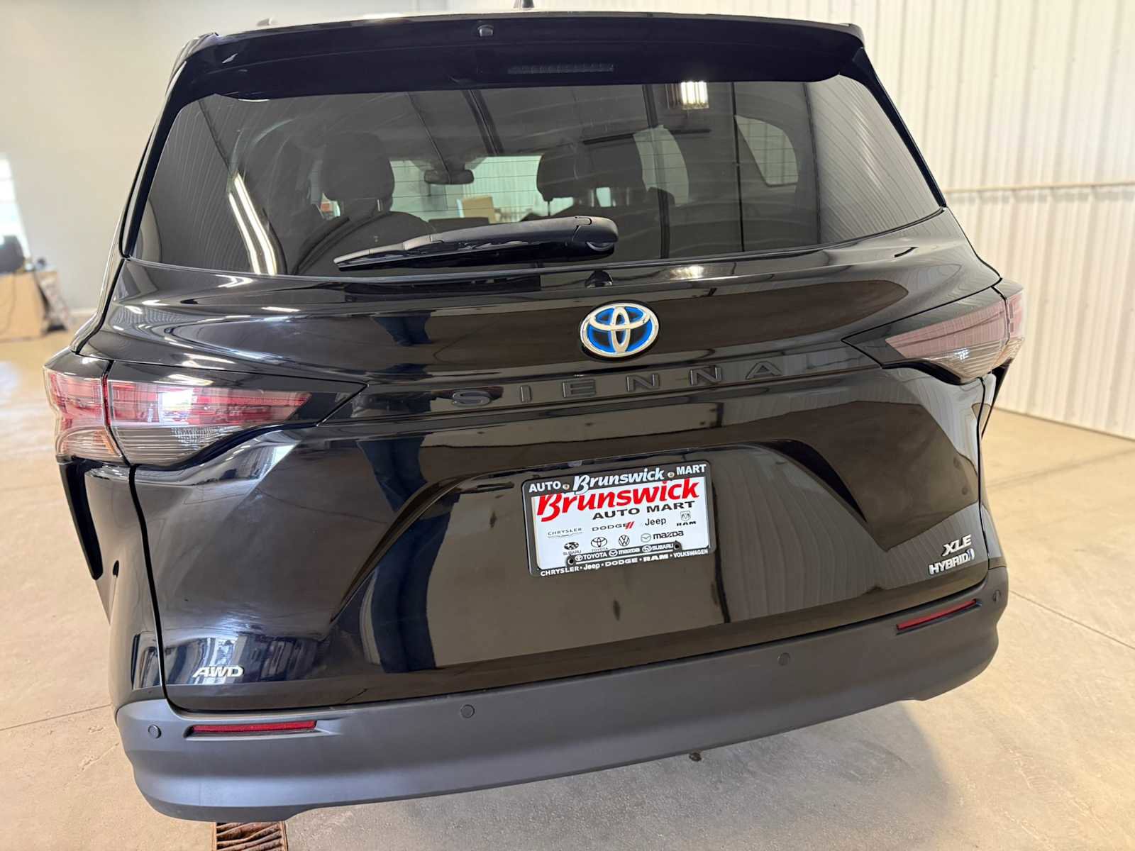 Certified 2023 Toyota Sienna XLE AWD/4WD image 13