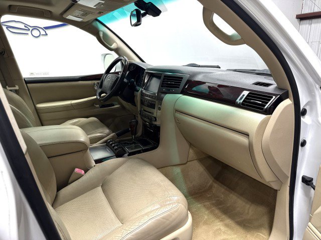 Used 2011 Lexus LX 570 4WD w/ Luxury Pkg image 15