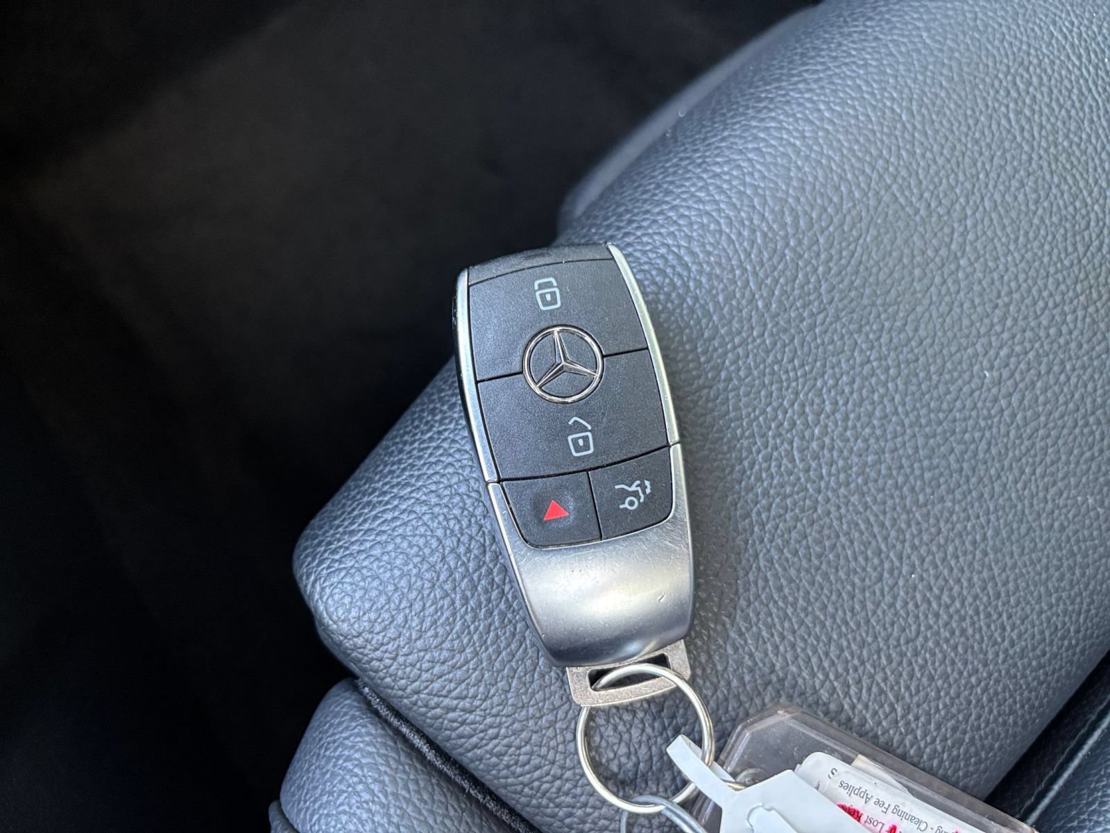 Used 2025 Mercedes-Benz GLB 250 4MATIC image 21
