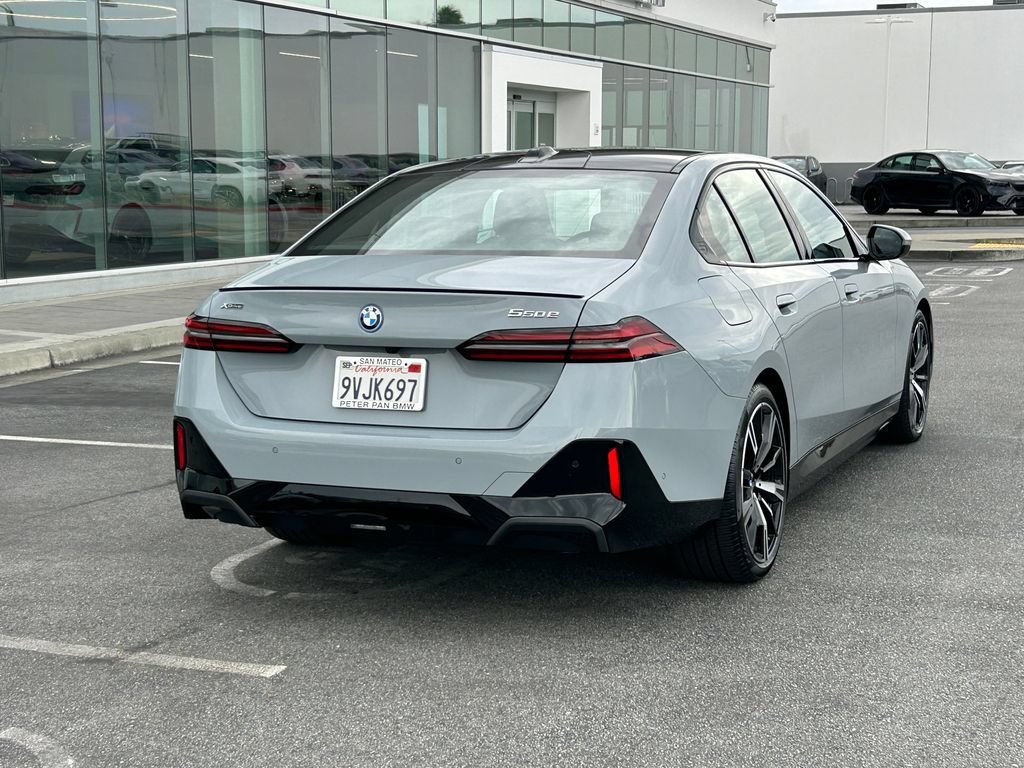 Used 2026 BMW 550e xDrive AWD/4WD image 5