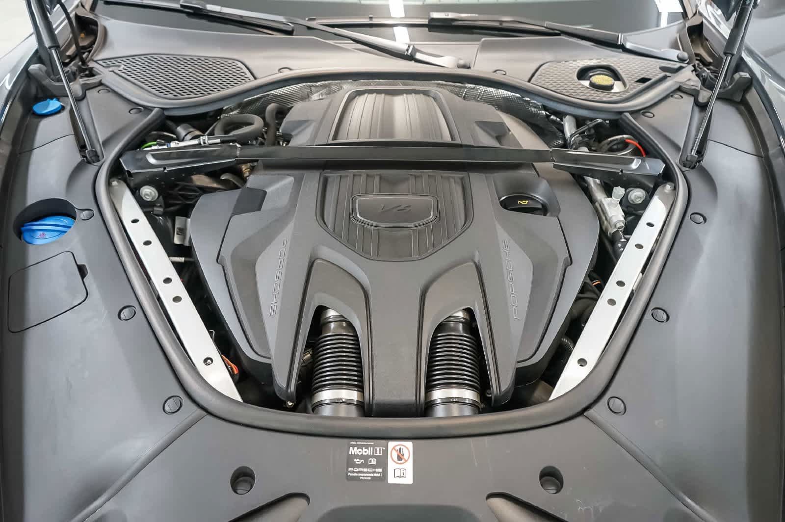 Certified 2025 Porsche Panamera RWD image 32