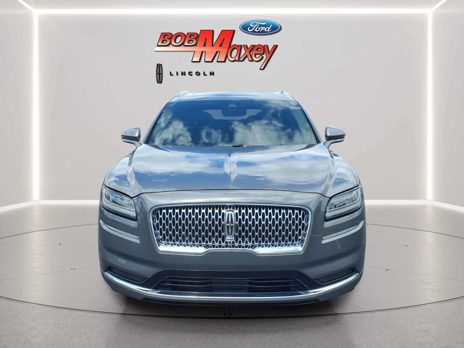 Used 2023 Lincoln Nautilus Reserve w/ Cargo Utility Package AWD/4WD image 2