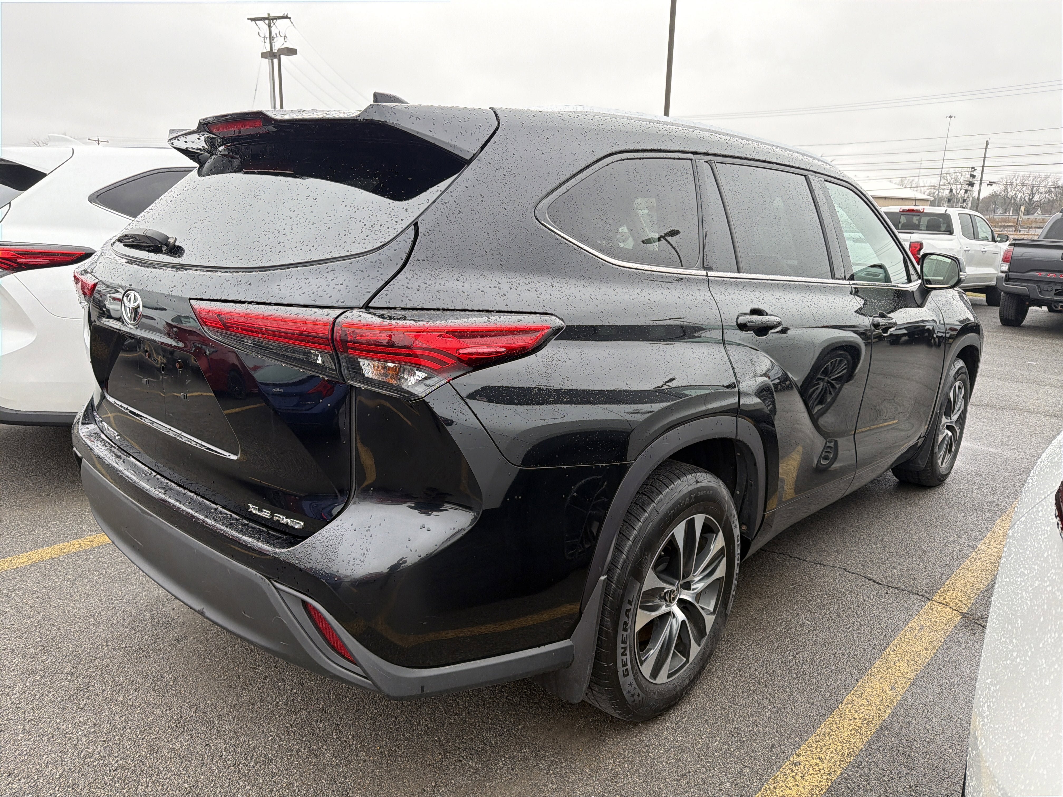Used 2021 Toyota Highlander XLE image 7