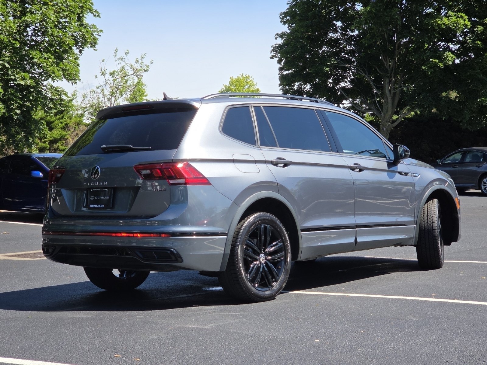 Used 2022 Volkswagen Tiguan SE R-Line AWD/4WD image 24