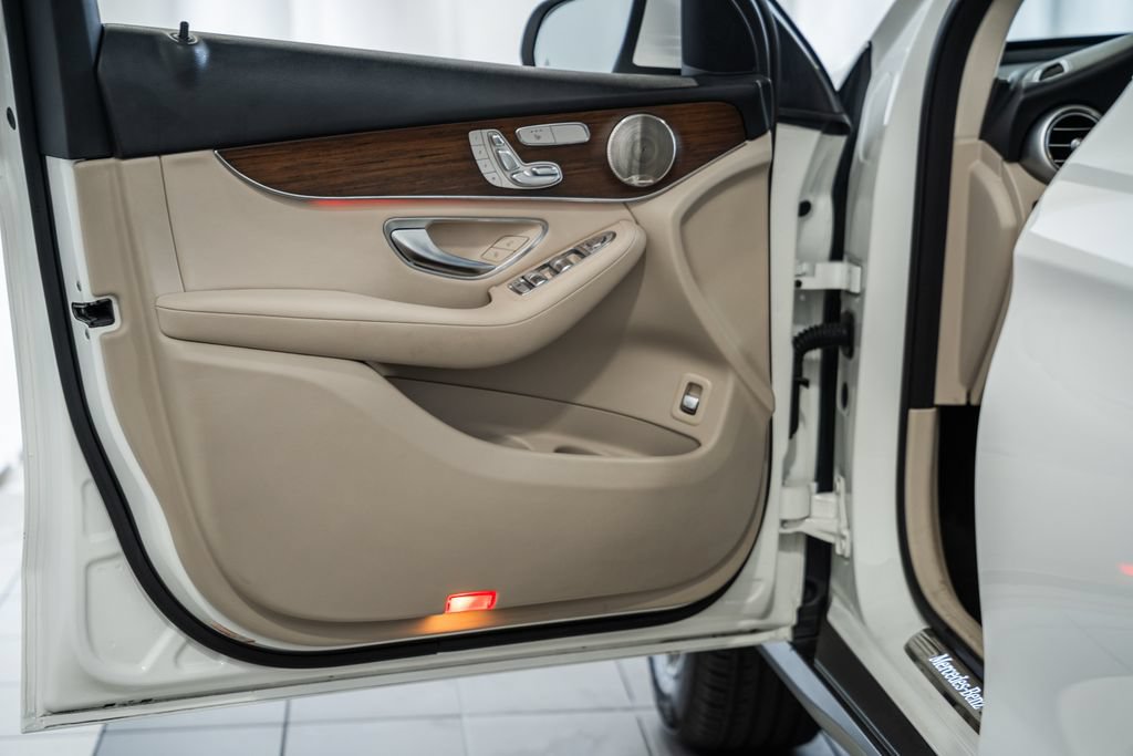 Used 2021 Mercedes-Benz GLC 300 4MATIC w/ Driver Assistance Package image 36