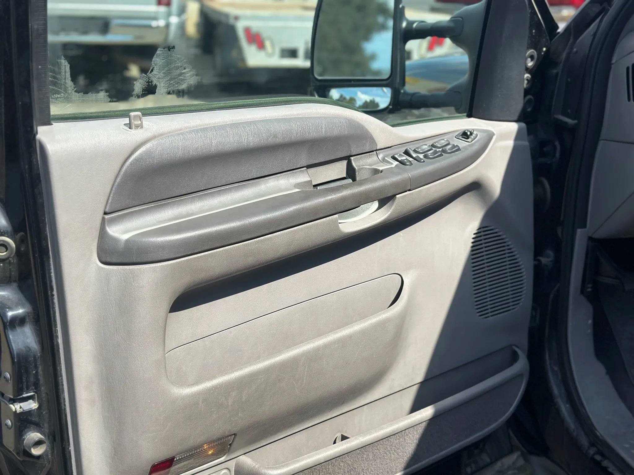 Used 2001 Ford Excursion XLT AWD/4WD image 11