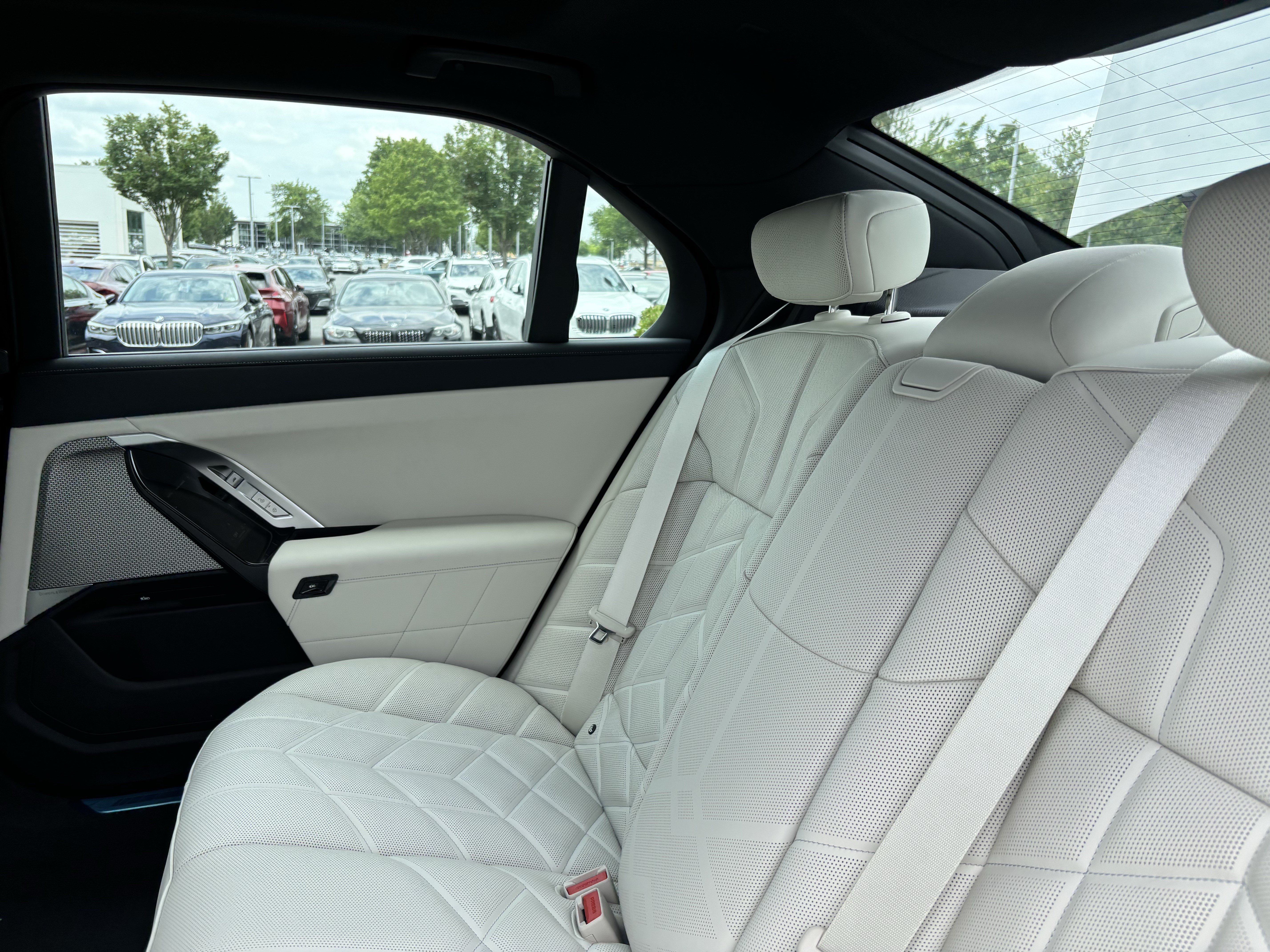 New 2026 BMW 750e xDrive AWD/4WD image 18