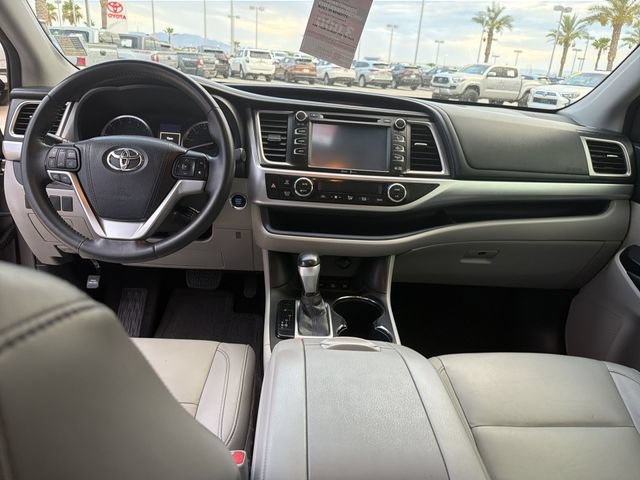 Used 2015 Toyota Highlander XLE AWD/4WD image 14