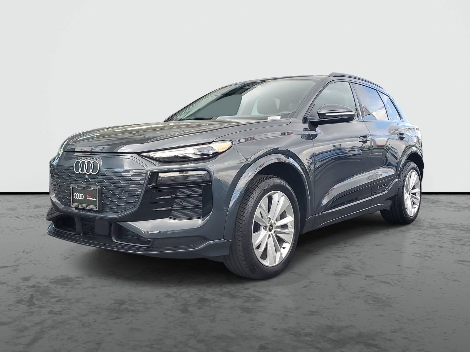 Used 2025 Audi Q6 e-tron Premium w/ Convenience Package RWD image 2