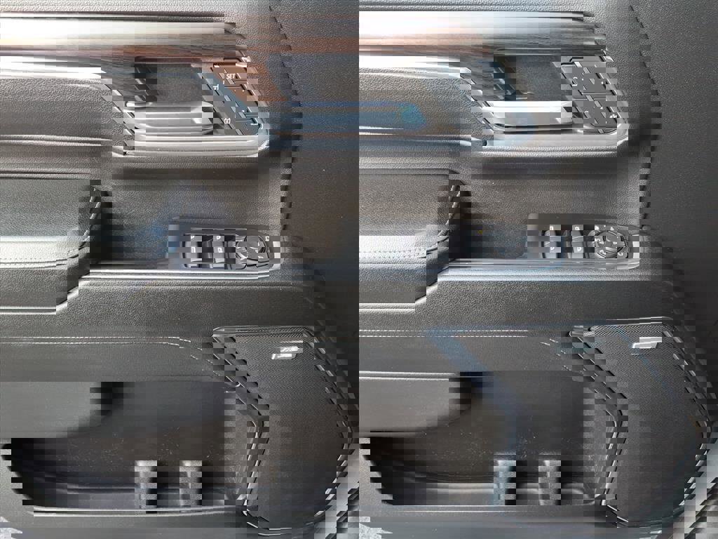 Used 2024 GMC Sierra 2500 SLT w/ SLT Premium Package image 13