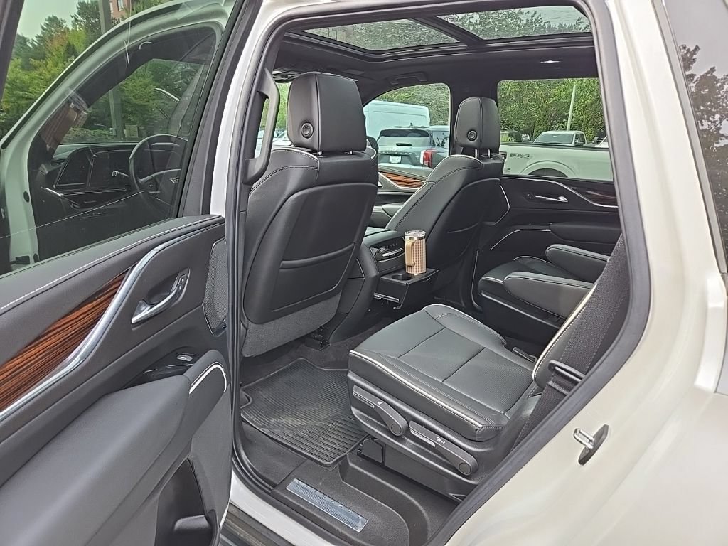 Used 2023 Cadillac Escalade Premium Luxury w/ LPO, Radiant Package AWD/4WD image 8