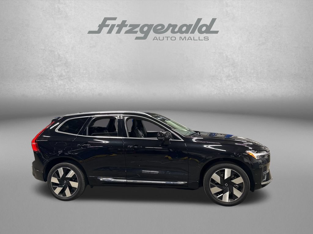 Used 2023 Volvo XC60 T8 Plus w/ Climate Package AWD/4WD image 4