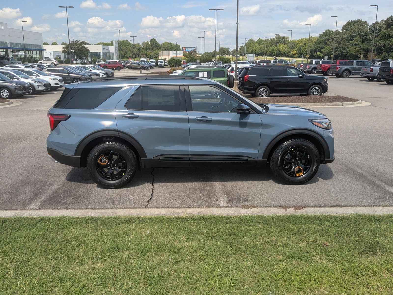 New 2026 Ford Explorer Tremor w/ Tremor Ultimate Package AWD/4WD image 2