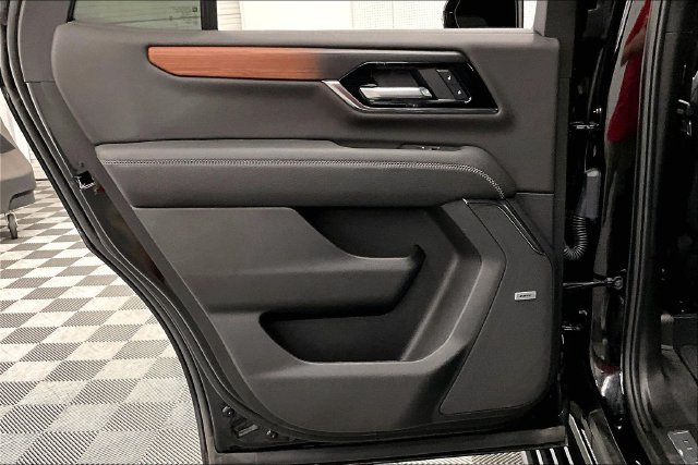 Used 2026 GMC Yukon Denali w/ Sun & Power Step Package AWD/4WD image 23