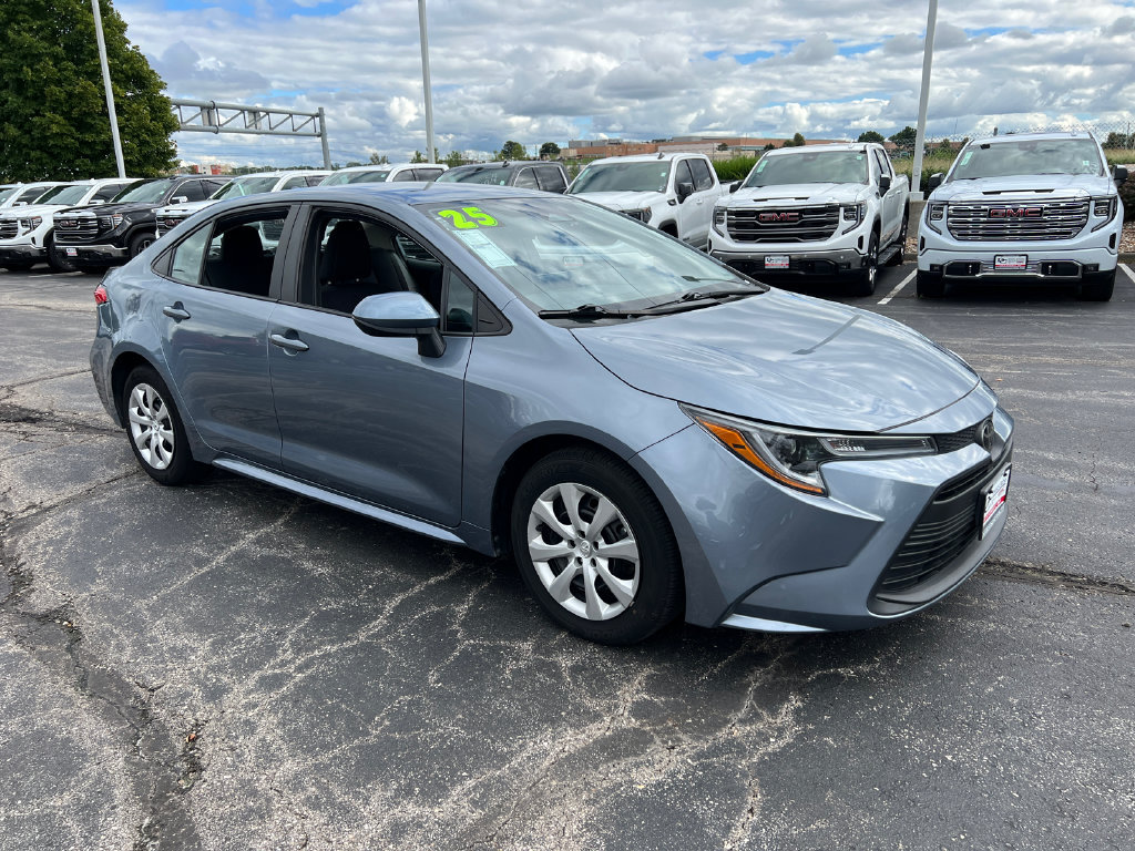 Used 2025 Toyota Corolla LE FWD image 4