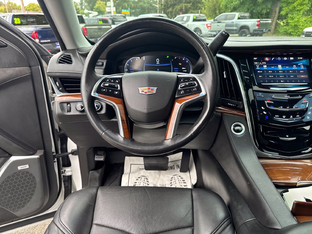 Used 2017 Cadillac Escalade Luxury AWD/4WD image 17