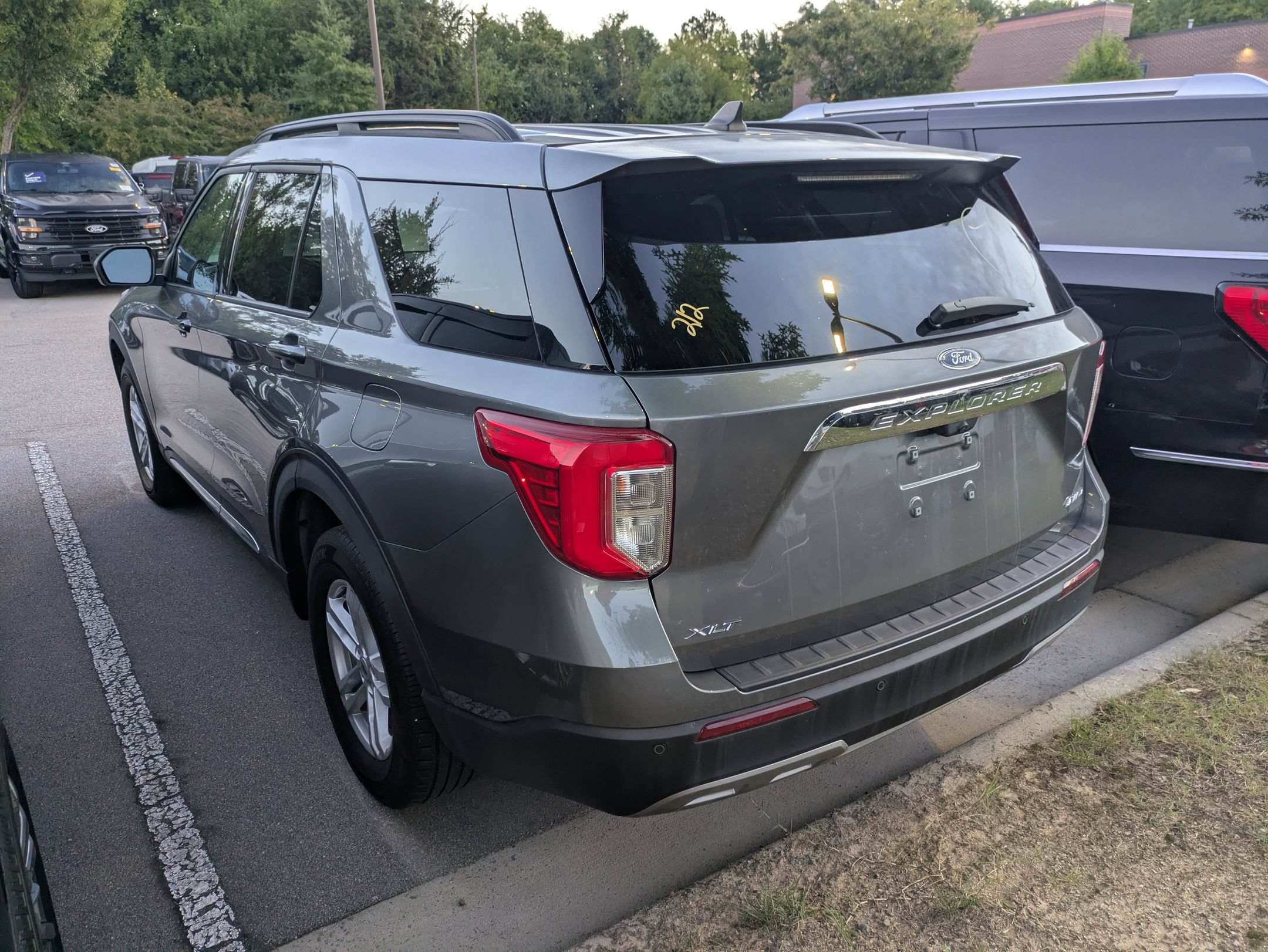 Used 2024 Ford Explorer XLT w/ Equipment Group 202A AWD/4WD image 4