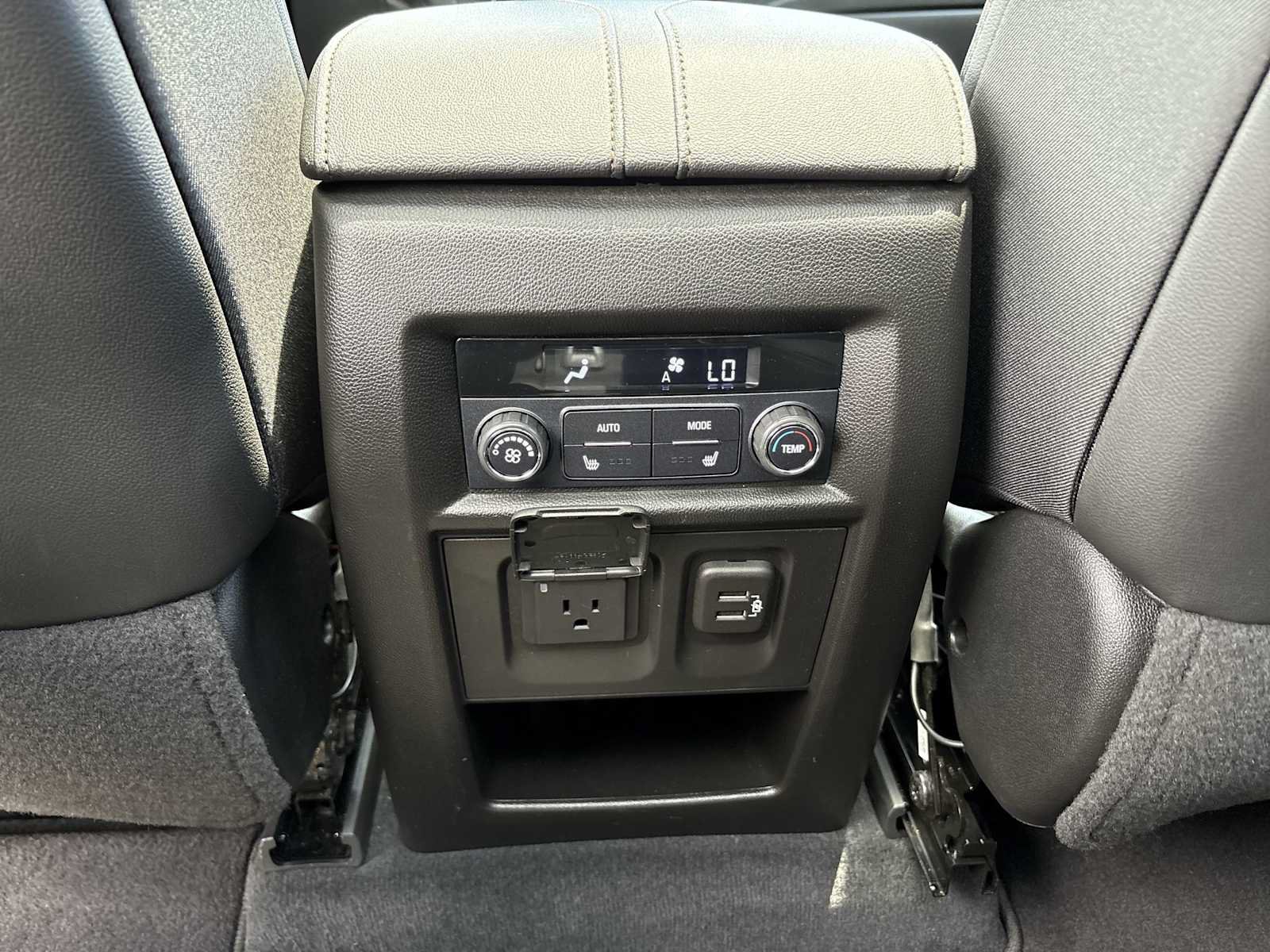 Used 2022 Chevrolet Traverse High Country FWD image 22