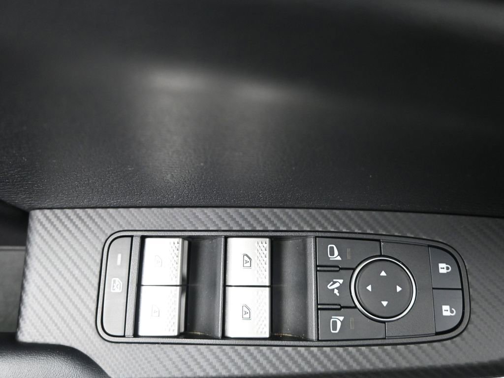 Used 2024 Mitsubishi Outlander SE image 18