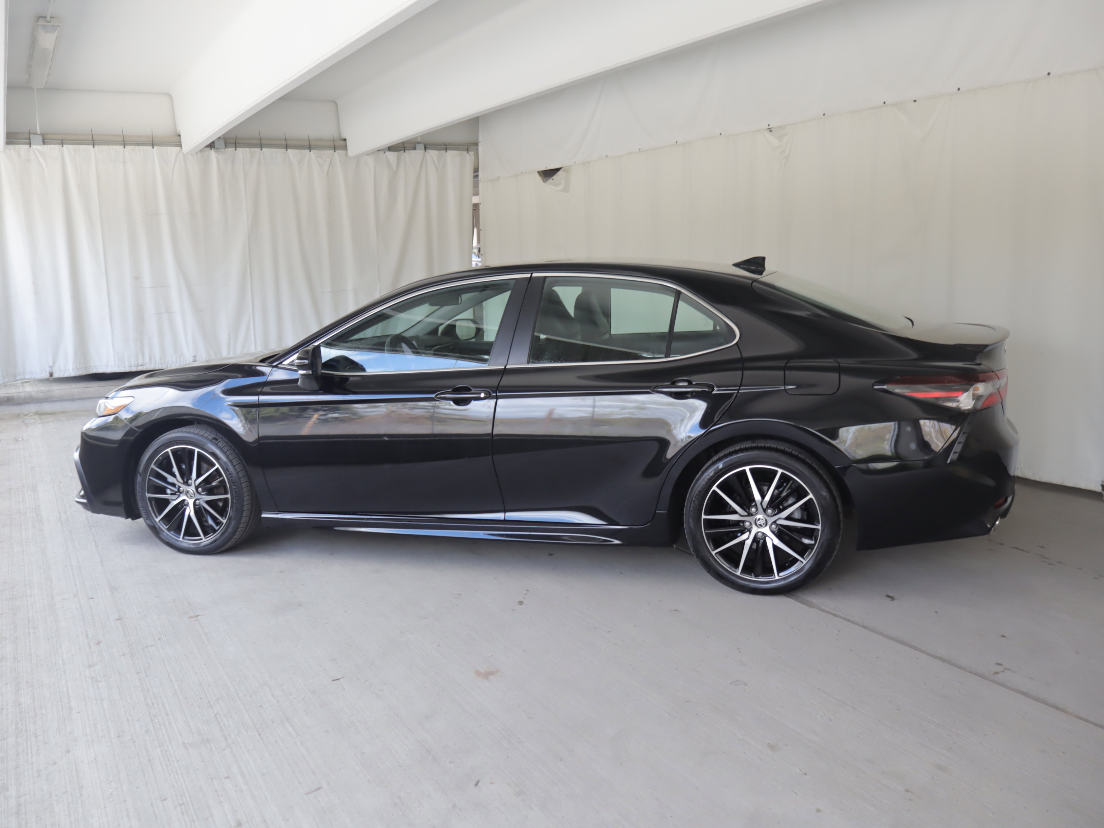 Used 2024 Toyota Camry SE FWD image 23