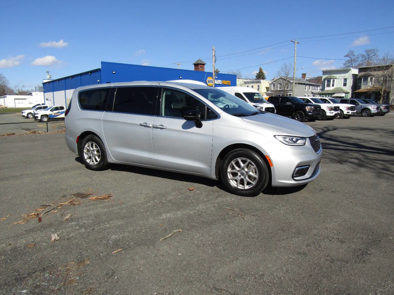Used 2024 Chrysler Pacifica Touring-L image 10