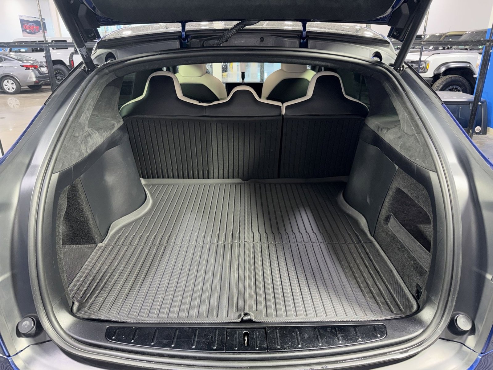 Used 2023 Tesla Model X image 32