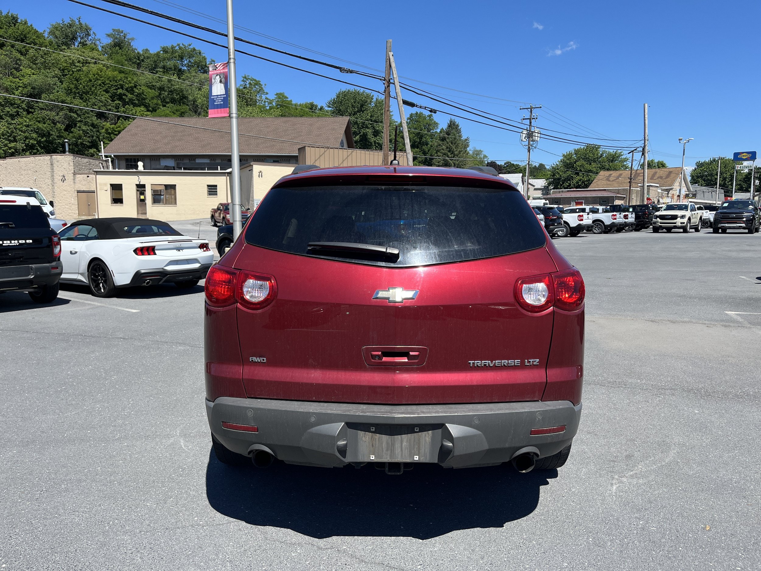 Used 2010 Chevrolet Traverse LTZ AWD/4WD image 6