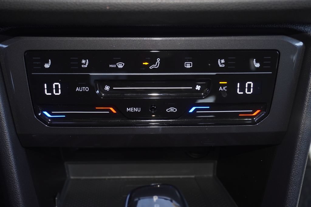 Used 2022 Volkswagen Tiguan SEL R-Line AWD/4WD image 18