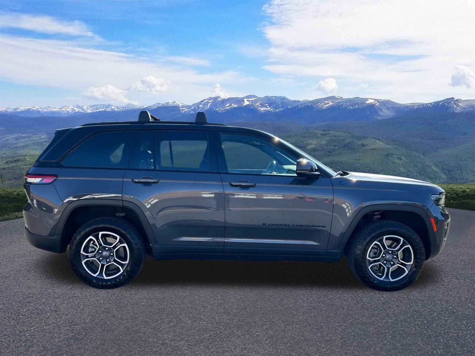 Used 2024 Jeep Grand Cherokee Trailhawk AWD/4WD image 7