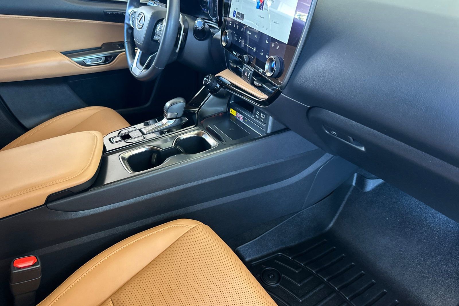 Used 2022 Lexus NX 350h AWD image 13