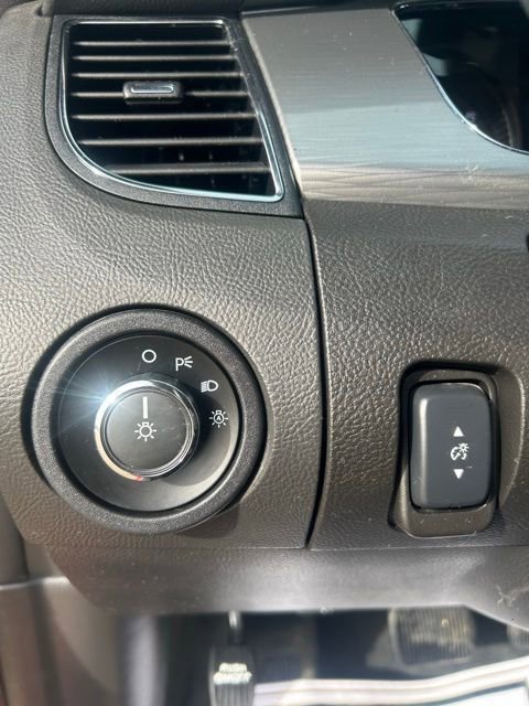 Used 2014 Ford Taurus SEL image 18