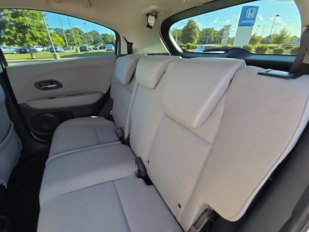 Used 2018 Honda HR-V LX image 12