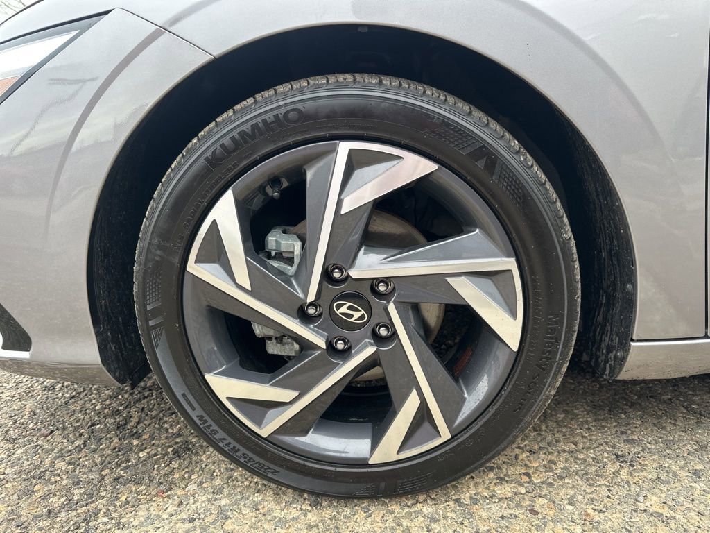 Certified 2025 Hyundai Elantra SEL FWD image 28