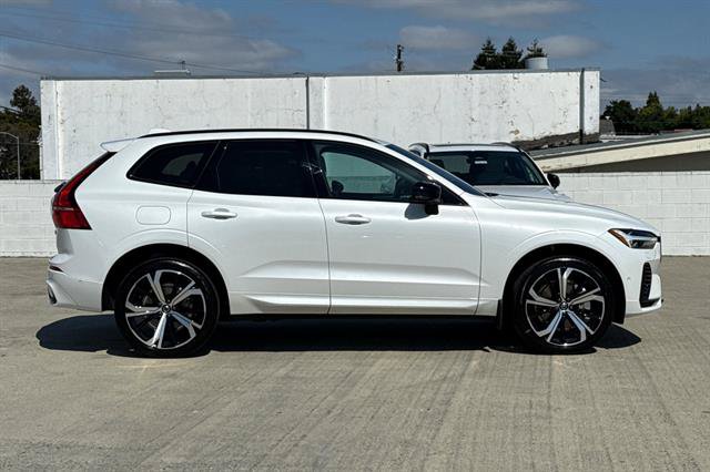 Used 2025 Volvo XC60 T8 Ultra w/ Protection Package Premier AWD/4WD image 2