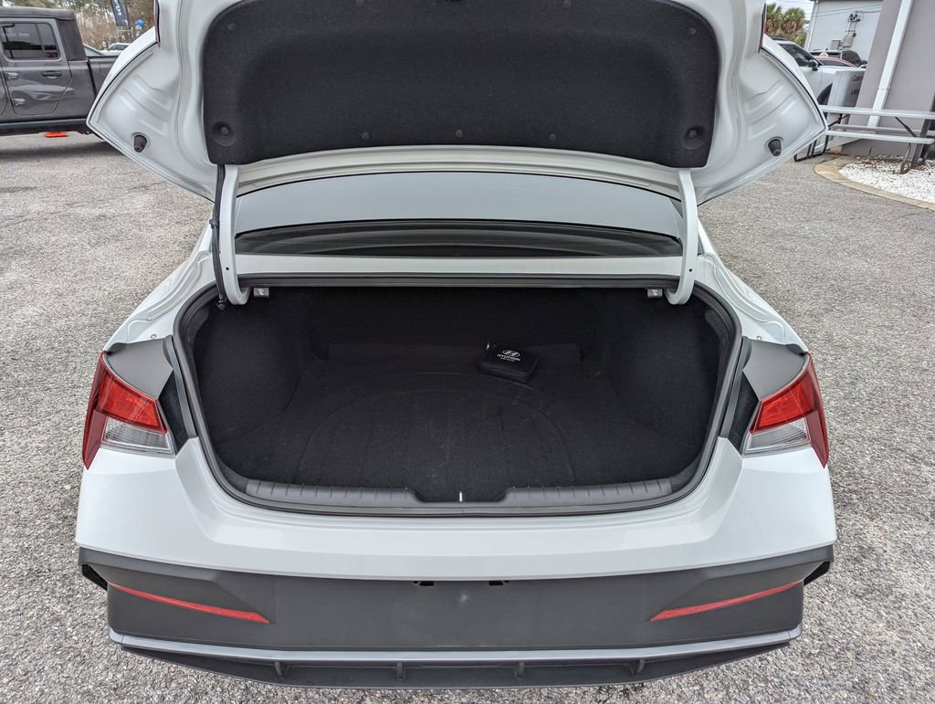 Used 2024 Hyundai Elantra SEL image 29
