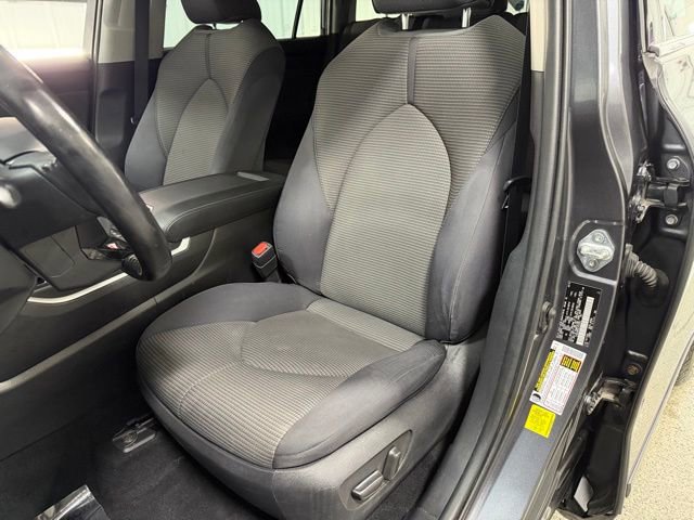 Used 2020 Toyota Highlander LE image 22