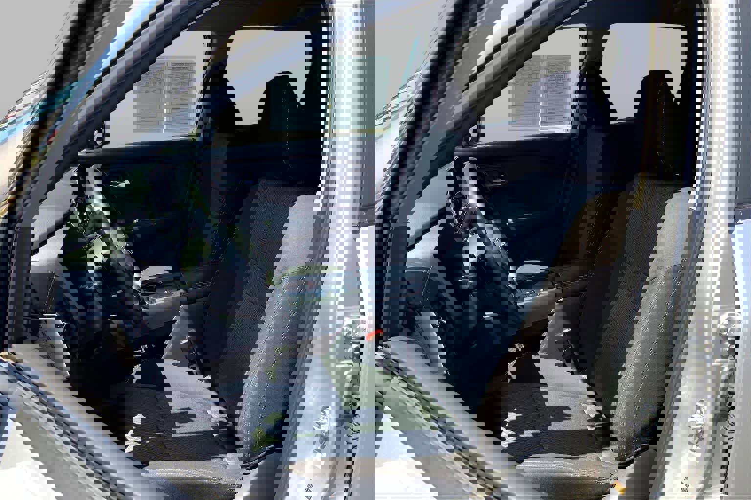 Used 2024 Nissan Rogue SV image 7