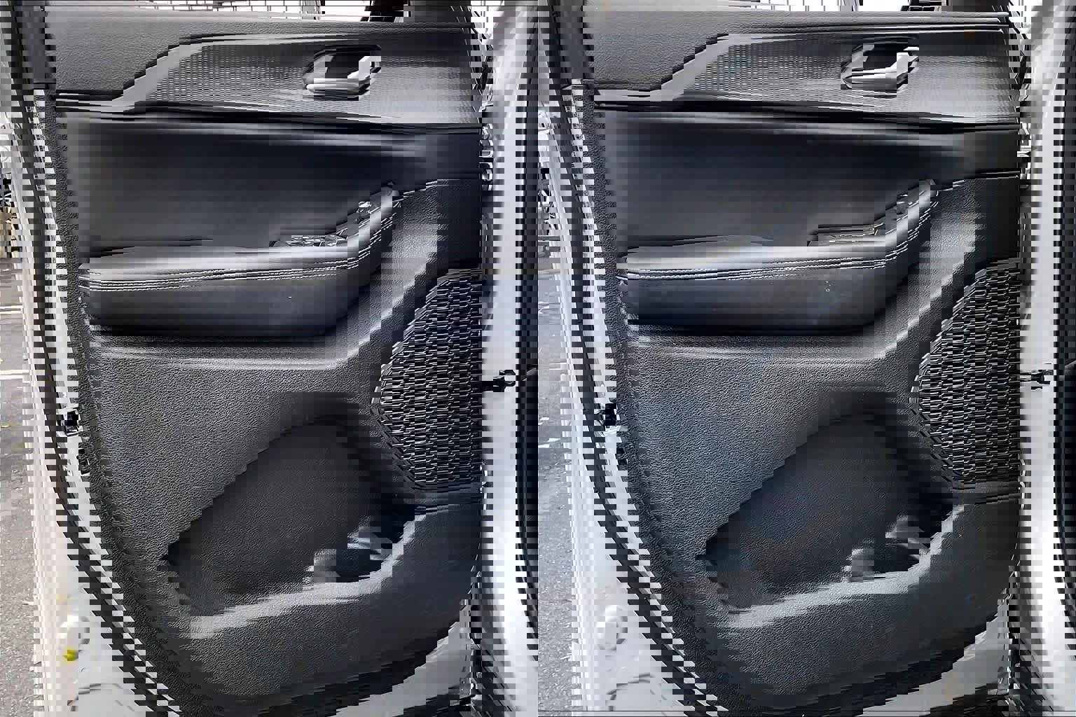 Used 2024 Jeep Grand Cherokee Altitude image 24